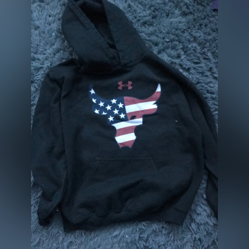 Under Amour American flag Bull head Hoodie, adult M is the size
